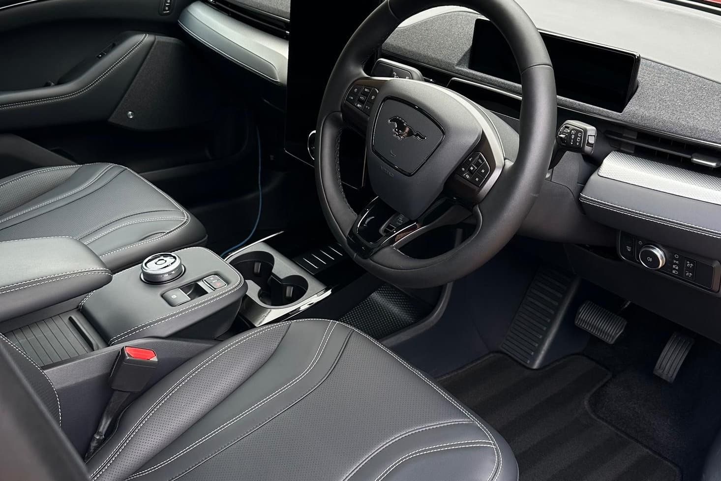 KCD - SIGNATURE INTERIOR DETAIL