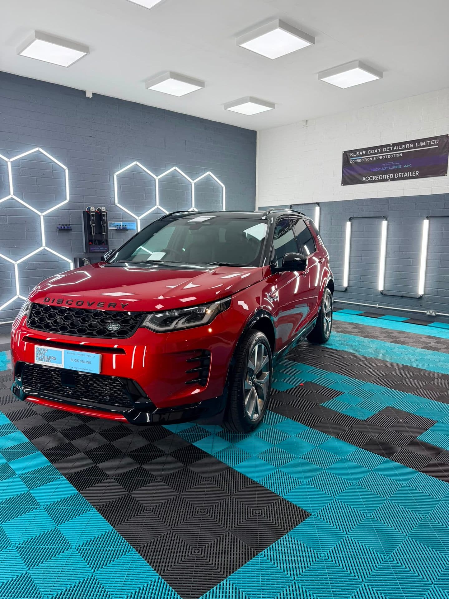 Land Rover Discovery Sport gloss detail